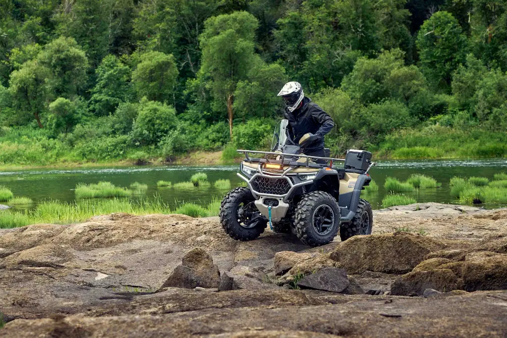 68408ceb7c4dd7a143161f1d_CFORCE 1000 OVERLAND_Action (2).webp