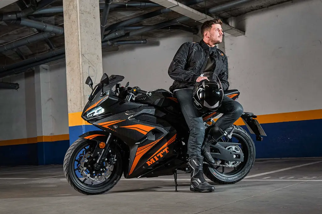 6989c397bf49f0e4cb98274e_Galeria MITT GP2 125 Fluor 3.webp