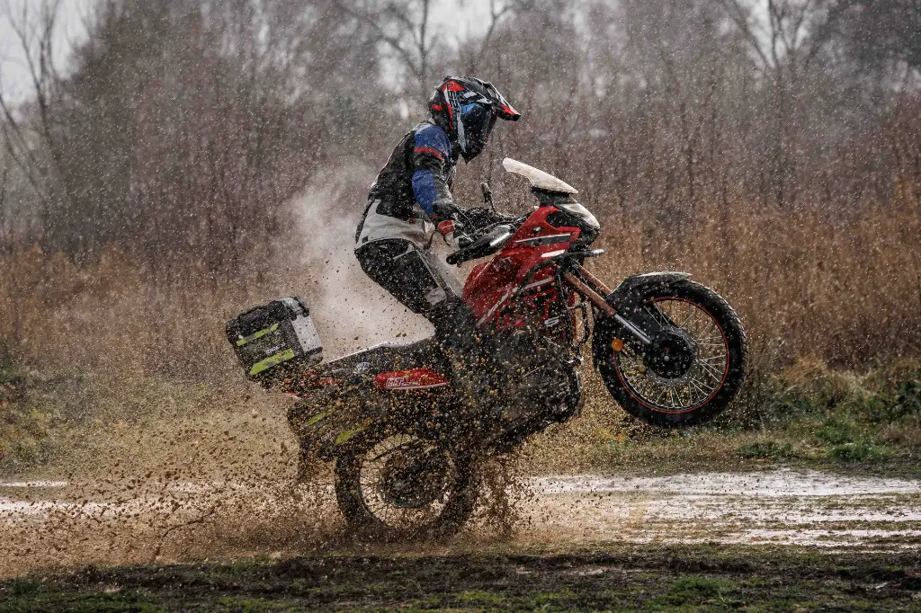 699ec1df28bbfe643d19f956_Mitt_MT_125_097 comprimido.webp